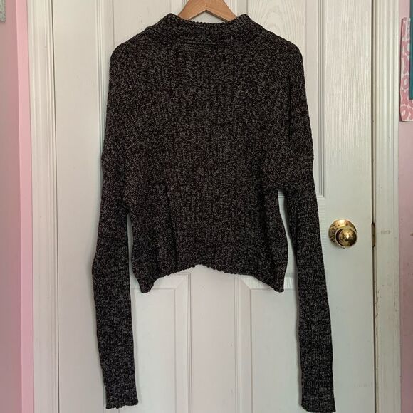 F21 Cropped Turtle-Neck Sweater - Picture 4 of 5